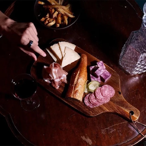 Mimi’s Brasserie & Speakeasy